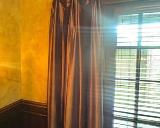 Taffeta curtains and fixtures, window blinds