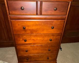Chest of drawers 