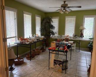 Glassware / Games / Faux plants / baskets