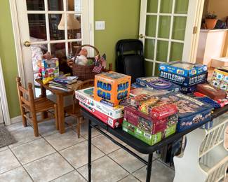 Kids games / Child table & chairs