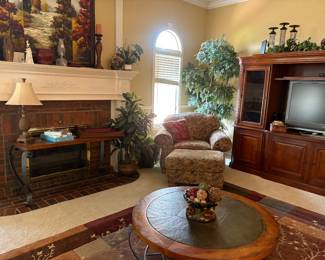 Sofa table / Coffee table / lamps / faux plants