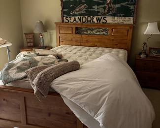 Queen bed / Mattress Set / Quilts