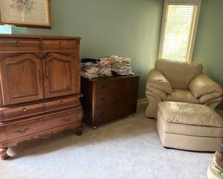 Leather chair/Ottoman set