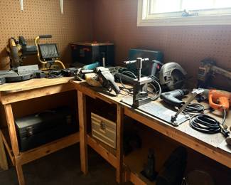 Hand and power tools / tool boxes