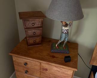 Night stands / lamps