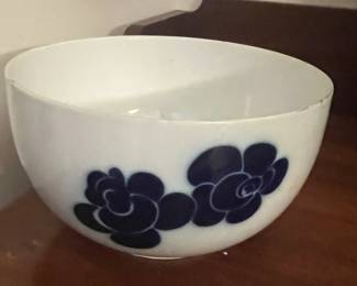 Franconia Blue Roses Bowl
