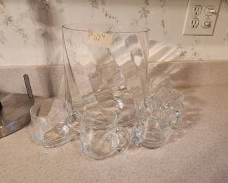 Punch bowl with 6 glasses