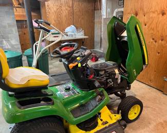 John Deere riding mower with only 117 hours use