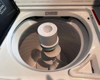 Kenmore washing machine has large capacity tub in perfect condition