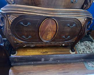 Please note veneer chips on LaOr edge of chest can be repaired