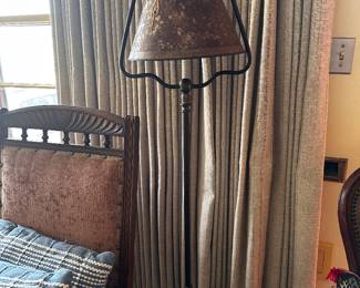 Floor lamp with metal and mica? Shade cannot get to turn on as yet