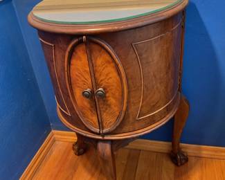 Nightstand with three legs that goes with bedroom set has glass protective top