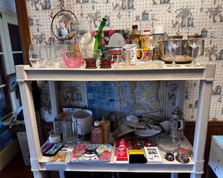 Cheers beaches tumbler, cockatiel, and hanging ring,glasses, and all manner of kitchen, miscellaneous musical Stein