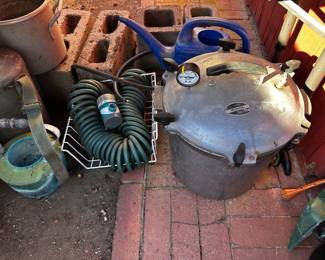 Large pressure cooker pot for canning