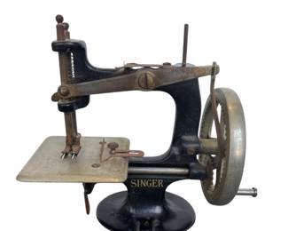 Kid’s Vintage Singer Sewing Machine With Original Box