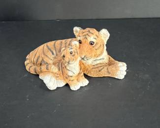 Papo Tigress with Cub Figurine