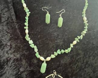 Green Jade and Freshwater Pearl Beaded Jewelry Set