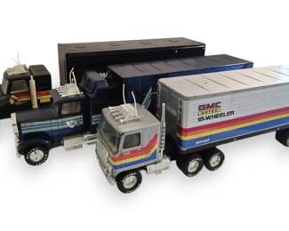 3 Vintage Nylint 18  Wheeler Semi Trucks