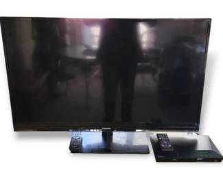 Panasonic 39 LCD HDTV W Sony BlueRay DVD Player  Roku