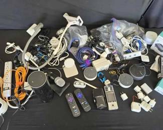 KE133Electronic mystery lot with Amazon Echo dots