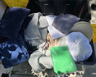 KE134Linen and bedding mystery lot