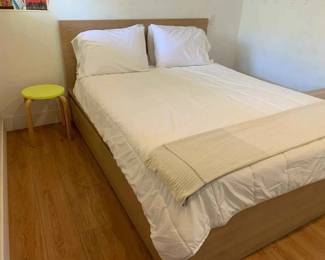 KE153Modern Queen Bed  Side Stand