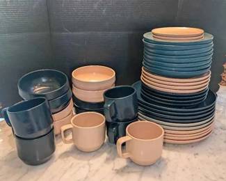 KE148Crate  Barrel Modern Ceramic Dinnerware