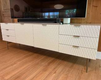 KE125VModern Media Console