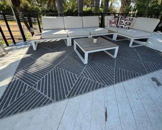 KE119V6 Piece Ivory Patio Set W Coffee Table, Cushions  Carpet