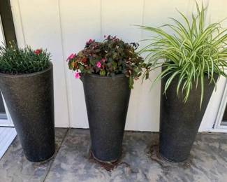 KE154Three Modern Planters