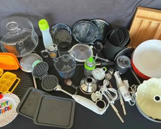 KE103Miscellaneous Kitchen Lot
