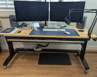 KE172Husky Single Drawer Adjustable Height Desk