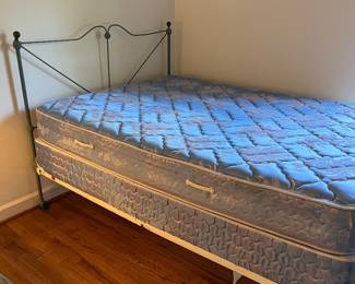 Vintage Wrought Iron Full size Bed