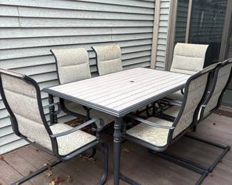 MARTHA STEWART Rectangular Diniong Table w/6 Arm Chairs