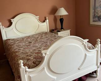 Queen Size Bed w/Head & Footboard