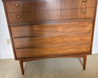 DIXIE  Mid-Century Dresser