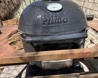 Primo oval Junior 200 ceramic grill with custom table