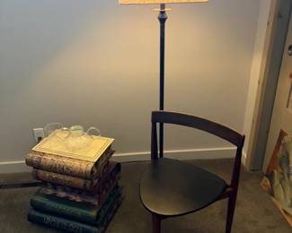 Hans Olsen for Frem Rojle teak tripod chair, ca 1960, antique Italian tole side table