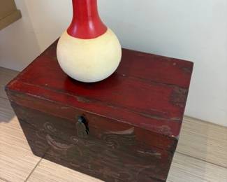 Vintage Chinese trunk; Weller 'Ollas' vase, ca 1940, no lid