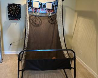 Dual hoop arcade style basketball hoop 