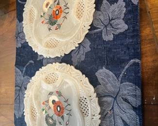 21 12 26 SMFM 2 DecorativePlates $20