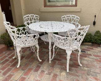 Metal patio set- Table-48x27 & 4 chairs-24x33
