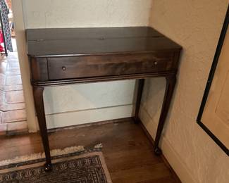 Writing desk-33x18x32