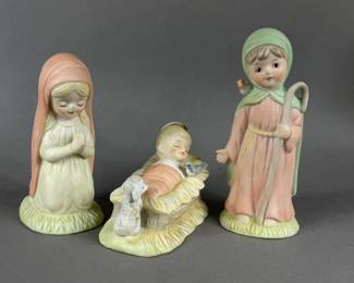 VINTAGE LEFTON CHINA AWAY IN A MANGER HOLY FAMILY FIGURINE SET