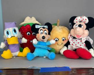 DINSEY MINNIE MOUSE DONALD DUCK & FRUIT PLUSH