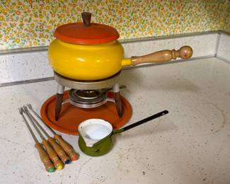 VINTAGE FONDUE SET