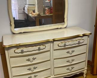 VINTAGE FRENCH PROVINCIAL STYLE DRESSER W MIRROR