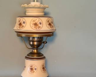 VINTAGE QUOIZEL ABIGAIL ADAMS HURRICANE LAMP