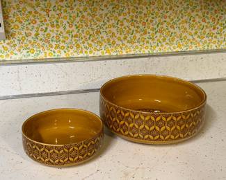 MID CENTURY MODERN CERAMIC BOWL SET