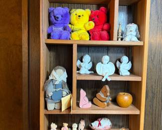 DECORATIVE WOOD SHELF & CONTENTS CRAYOLA BEARS ANGELS